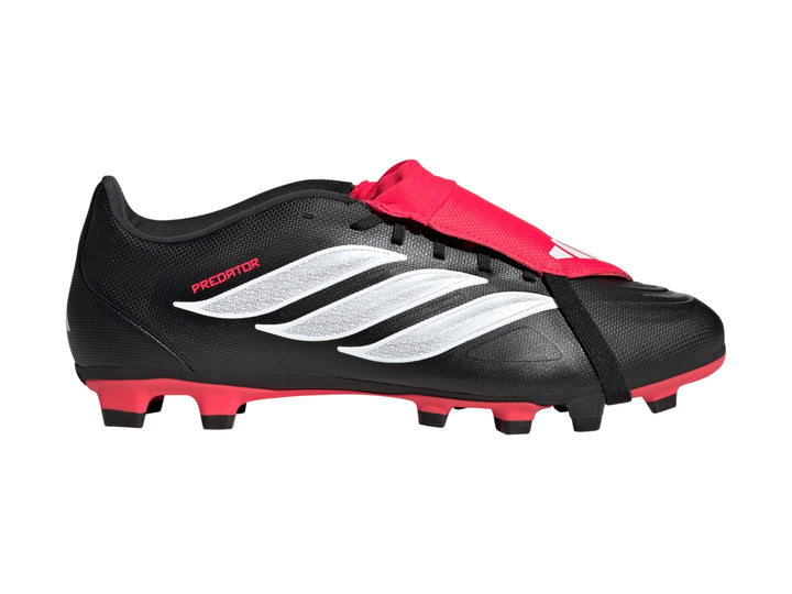 Botas de fútbol Adidas Predator color negro con detalles en rojo y blanco.