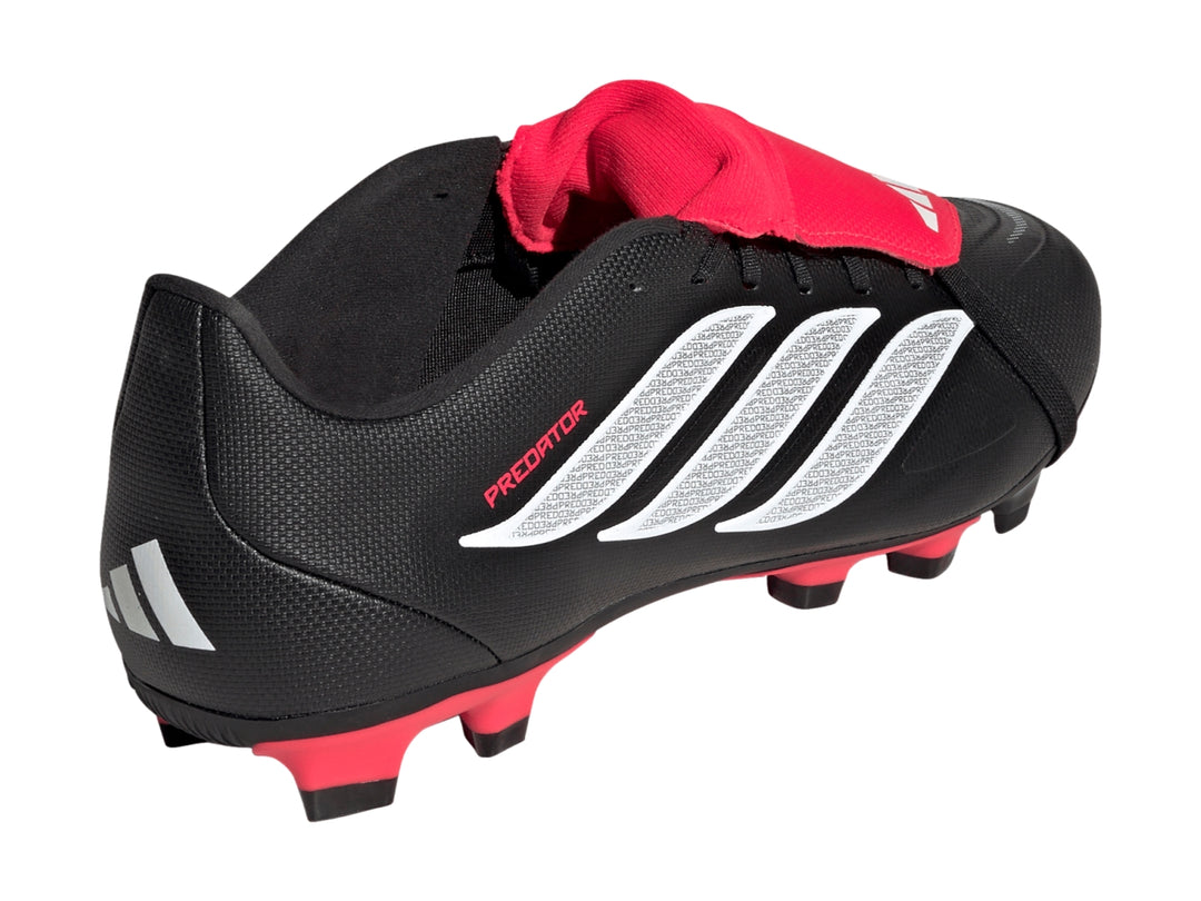 Botas de fútbol Adidas Predator color negro con detalles en rojo y blanco.