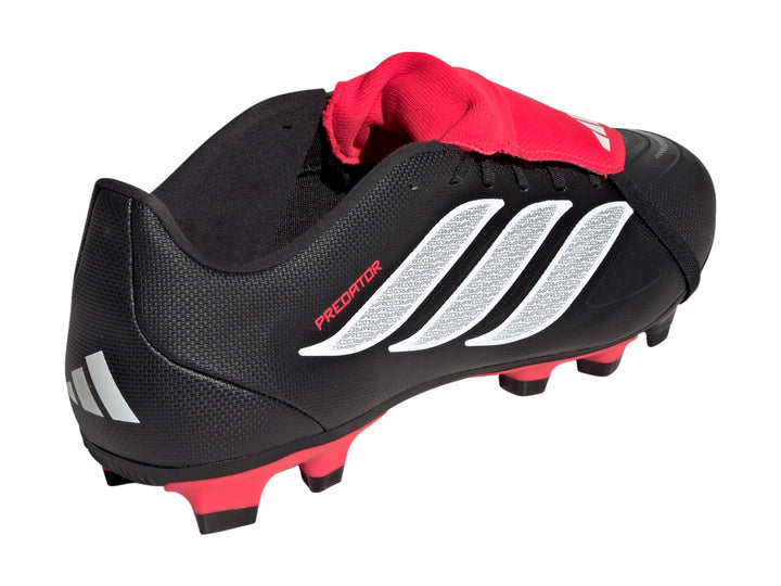 Botas de fútbol Adidas Predator color negro con detalles en rojo y blanco.