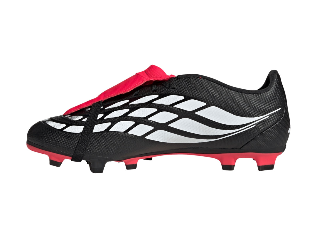 Botas de fútbol Adidas Predator color negro con detalles en rojo y blanco.