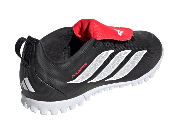 Tenis de fútbol Adidas Predator color negro con franjas blancas y lengüeta roja para niños.