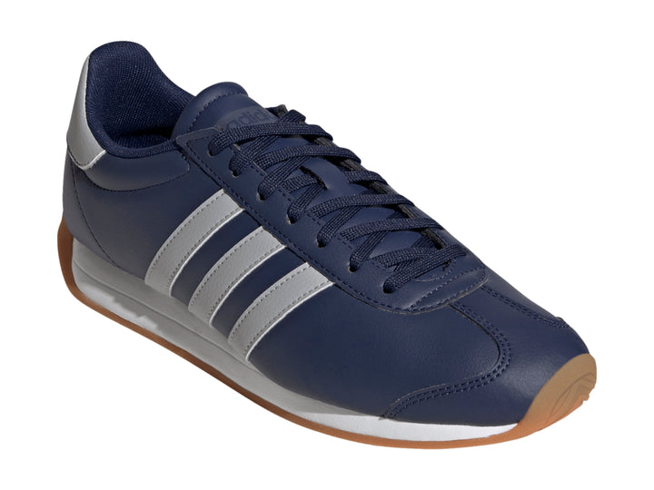Tenis Adidas Runvista azul marino con franjas grises, entresuela blanca y suela de goma color café.