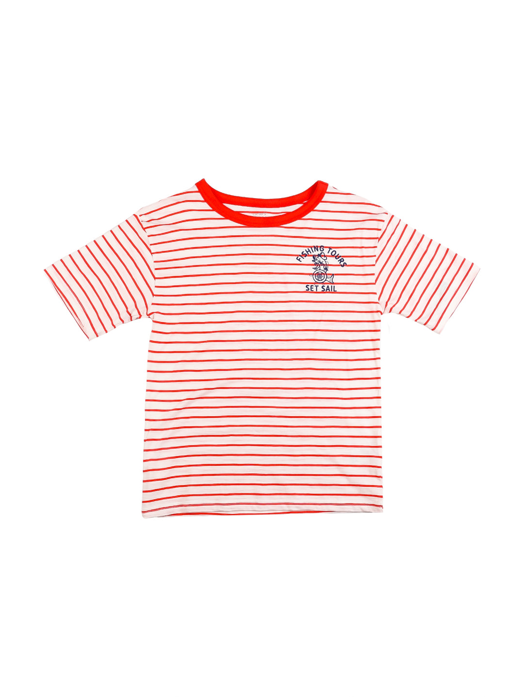 Camiseta para niño de color blanco con rayas rojas horizontales y cuello rojo.