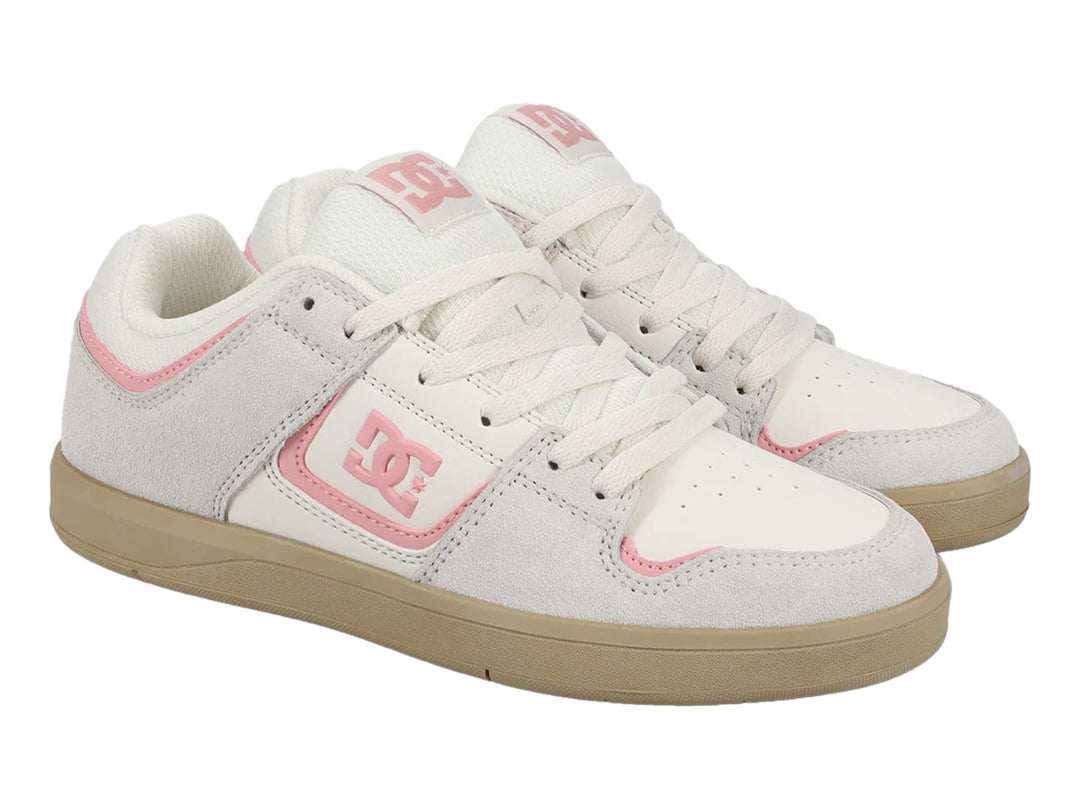Tenis DC Shoes color blanco y gris con detalles en rosa y suela de goma beige.