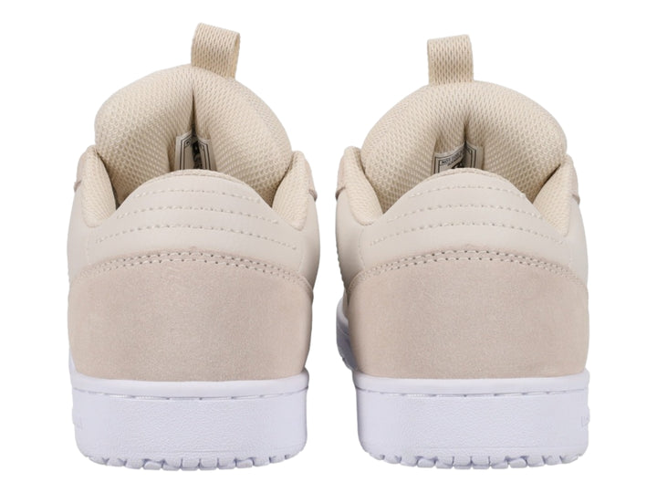 Tenis DC Shoes modelo Astrix color arena con suela blanca y logotipo blanco lateral.