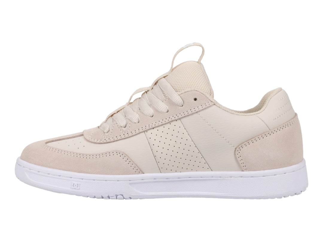 Tenis DC Shoes modelo Astrix color arena con suela blanca y logotipo blanco lateral.