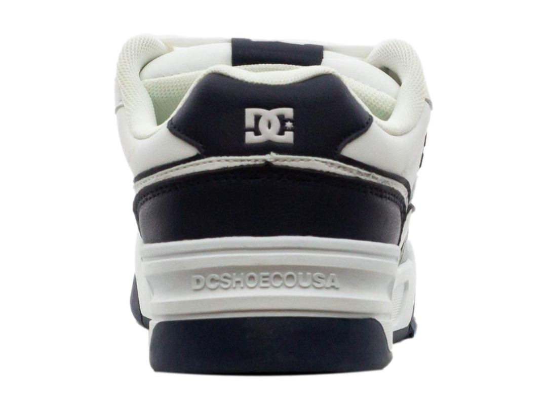 Tenis DC Shoes Prodigy color blanco con detalles en negro y gris y suela ancha.