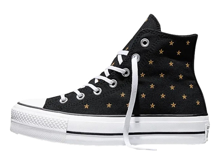 Tenis Converse negros de bota con plataforma blanca y estrellas doradas bordadas.