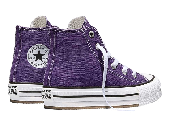 Tenis Converse de bota color morado con suela de plataforma blanca.