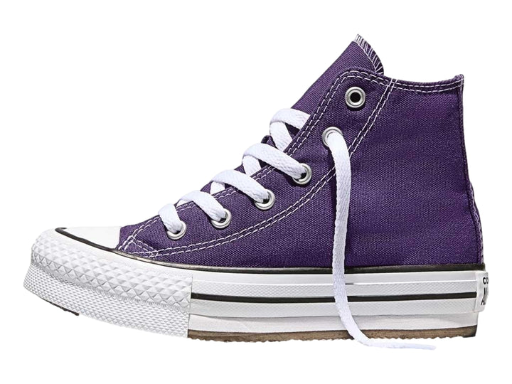 Tenis Converse de bota color morado con suela de plataforma blanca.