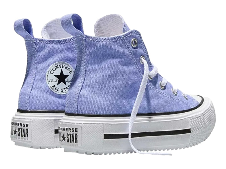 Tenis Converse de bota alta en color lila con suela de plataforma blanca y detalles en negro.