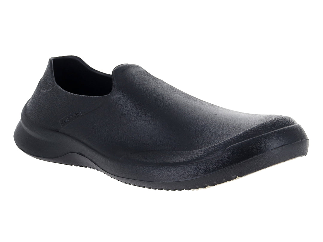 Zueco color negro de la marca EVACOL para mujer, vista lateral sobre fondo blanco.