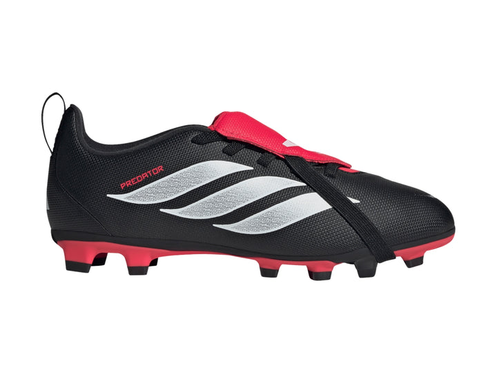 Zapato de fútbol Adidas Predator color negro con detalles en rojo y franjas blancas laterales.