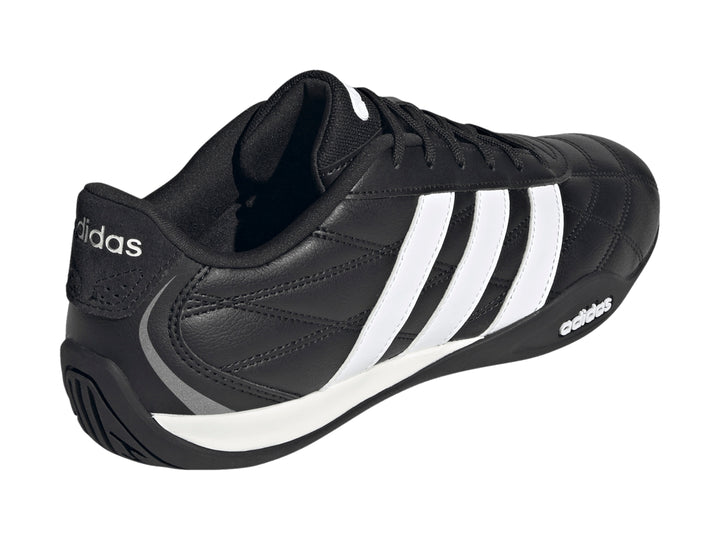 Zapato deportivo Adidas Adipista color negro con tres franjas blancas laterales y suela blanca y negra.
