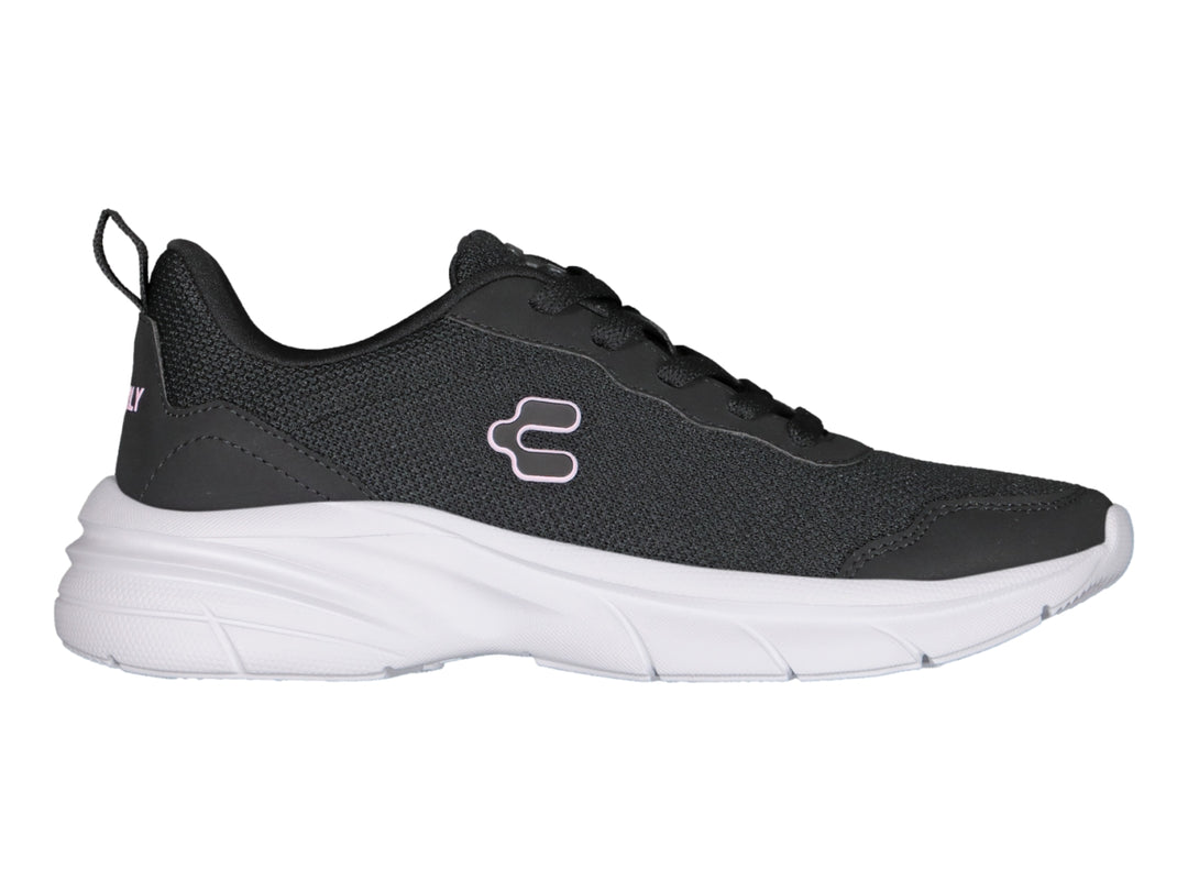 Tenis deportivos Charly en color negro con suela blanca y logotipo lateral blanco.