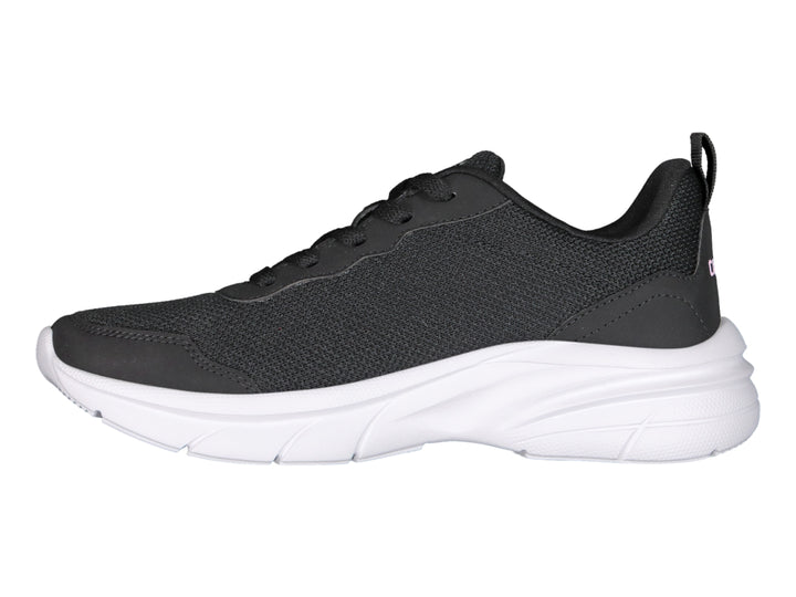 Tenis deportivos Charly en color negro con suela blanca y logotipo lateral blanco.