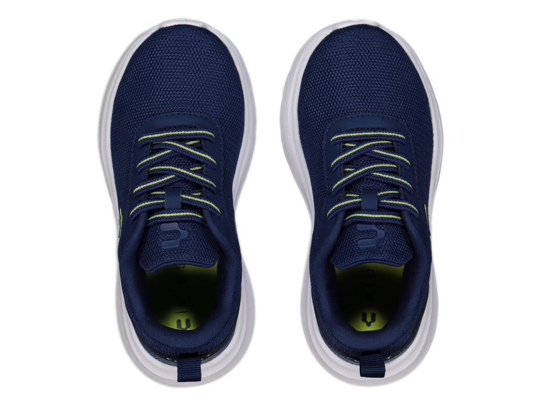 Tenis casuales Charly color azul marino con suela blanca y detalle en verde neón.