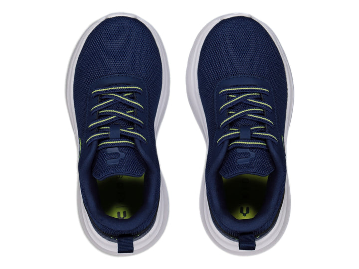 Tenis casuales Charly color azul marino con suela blanca y detalle en verde neón.