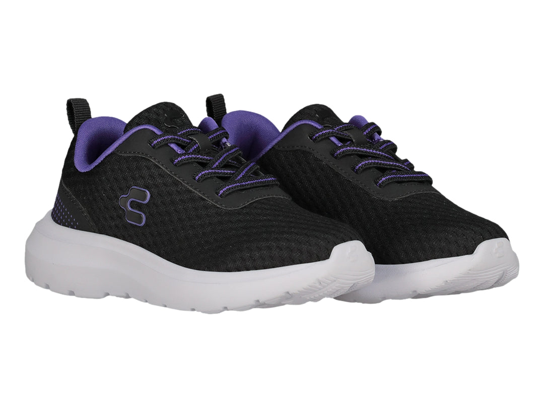 Tenis Charly Road Casual en color negro con detalles en morado y suela blanca.