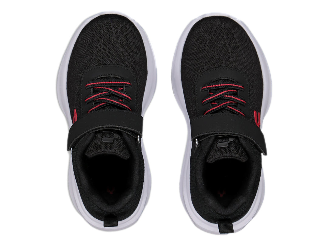 Tenis deportivos Charly en color negro con suela blanca y detalles rojos.