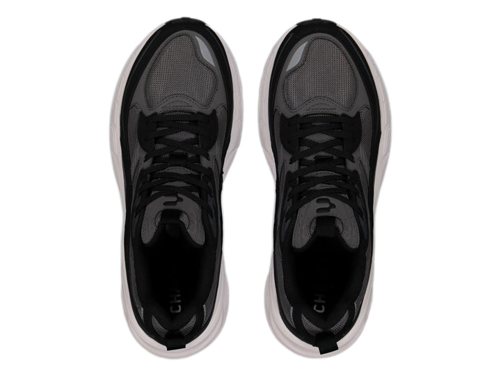 Tenis deportivos Charly color negro con suela blanca ancha y detalles en gris.