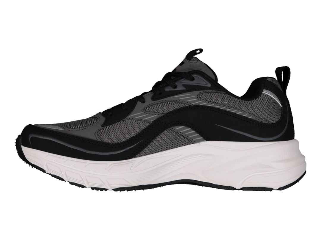 Tenis deportivos Charly color negro con suela blanca ancha y detalles en gris.