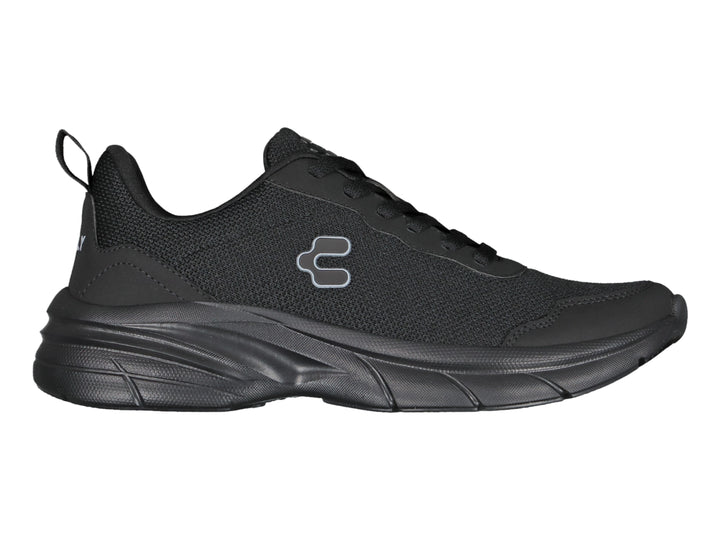 Tenis deportivos Charly de color negro con suela gruesa y logotipo blanco en el lateral.