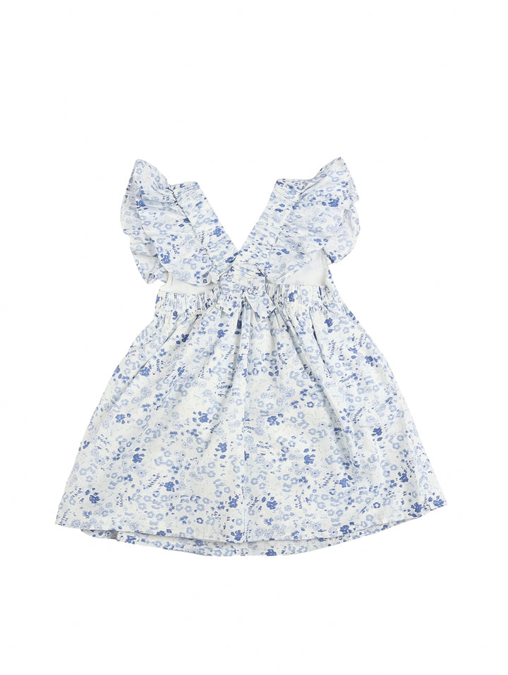 Vestido blanco con estampado de flores azules y volantes en los hombros para niña.