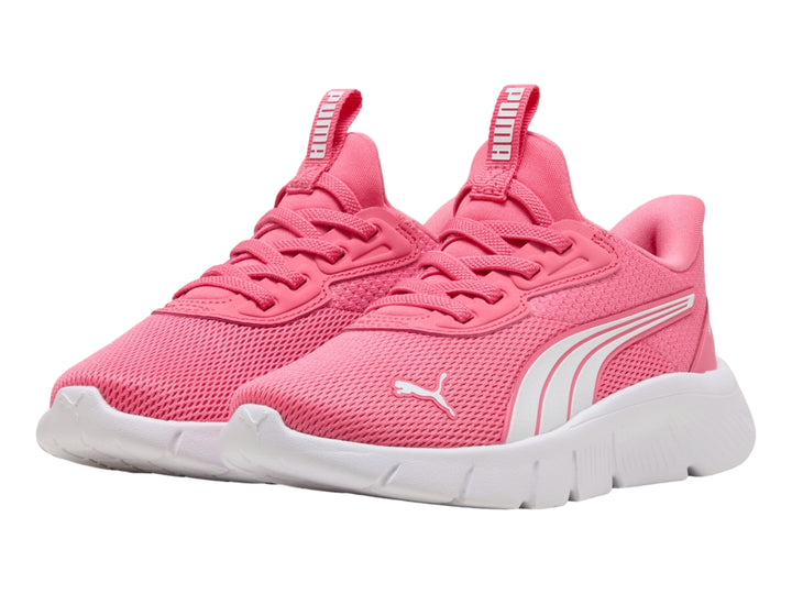 Tenis PUMA FlexFocus Sliptech para niña en color rosa Magic Rose con suela blanca.