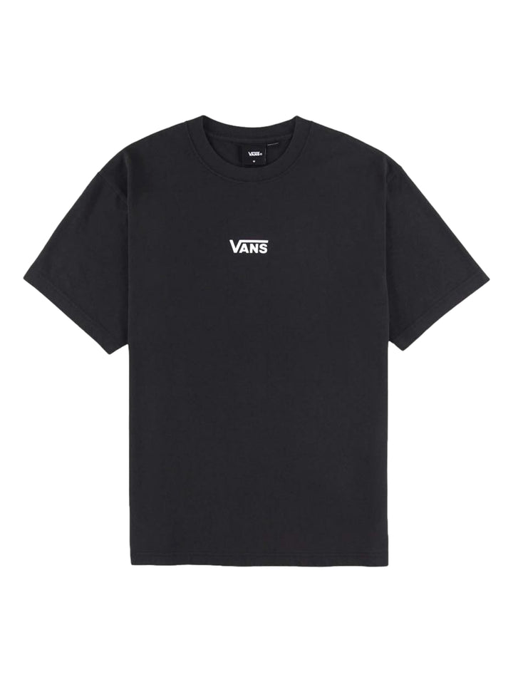 Hombre vistiendo una camiseta negra de manga corta con el logo de VANS en blanco en el pecho.