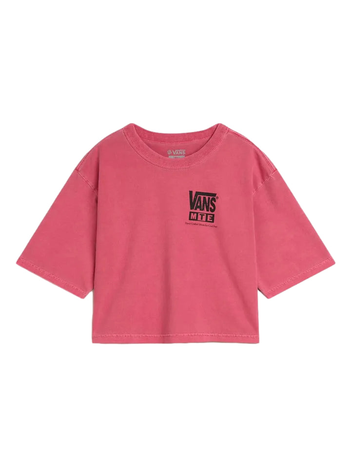 Mujer vistiendo una camiseta boxy de color rosa malva con logotipo de VANS MTE en el pecho.