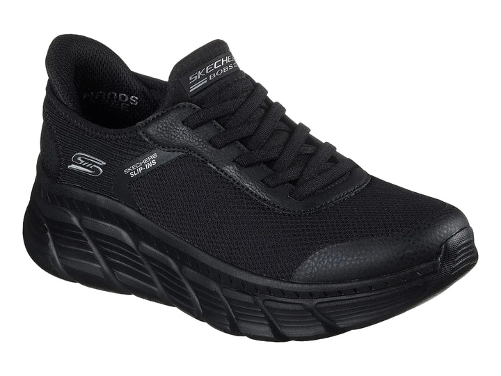 Tenis deportivos Skechers color negro con suela gruesa y tejido de malla.