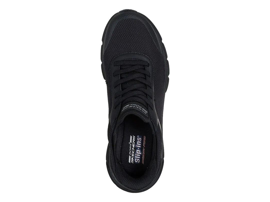 Tenis deportivos Skechers color negro con suela gruesa y tejido de malla.