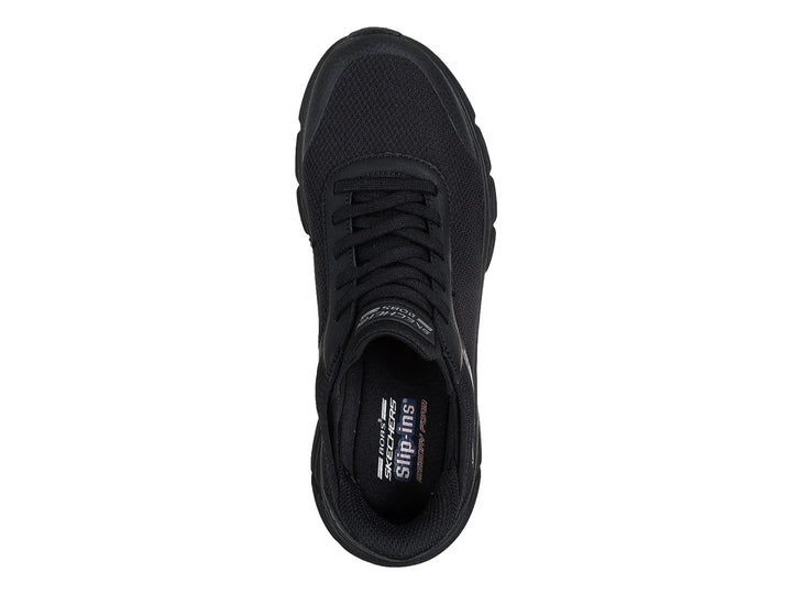 Tenis deportivos Skechers color negro con suela gruesa y tejido de malla.