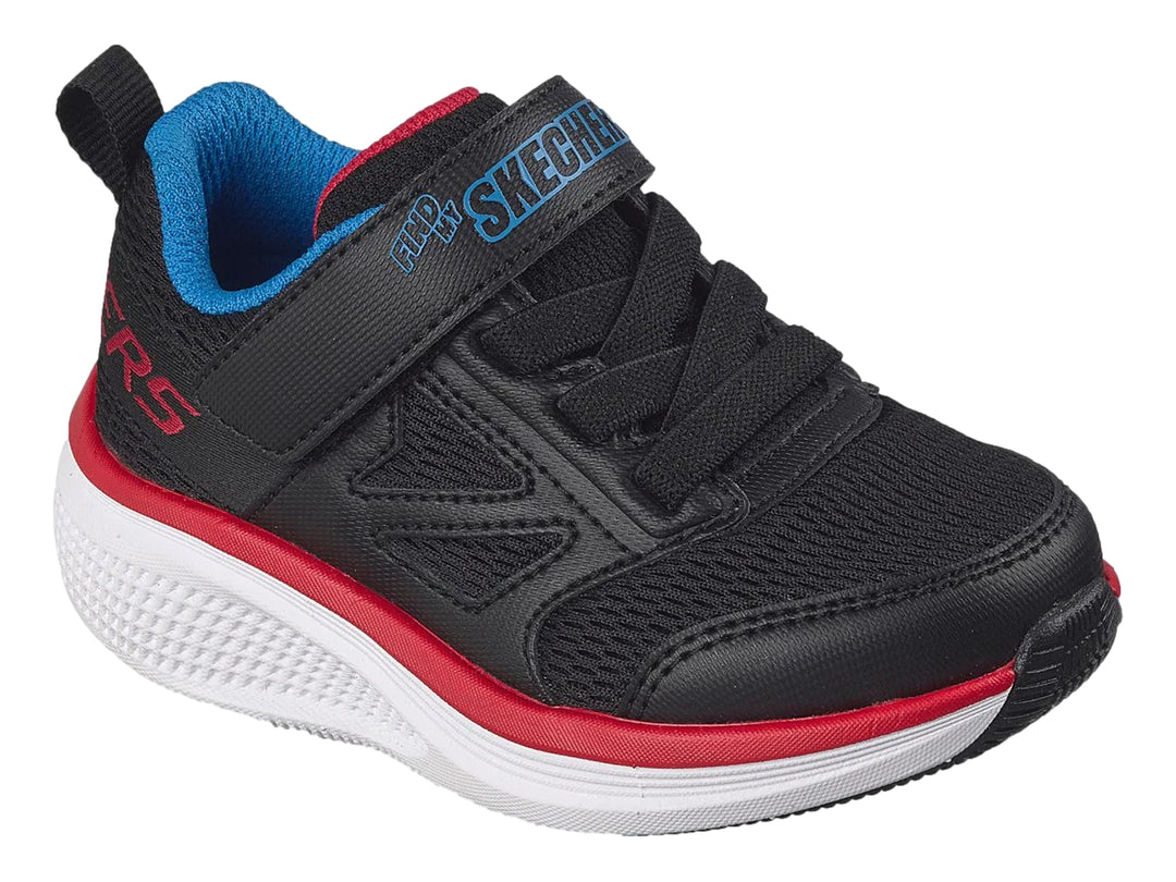 Tenis deportivos Skechers para niño en color negro con suela blanca y detalles en rojo y azul.