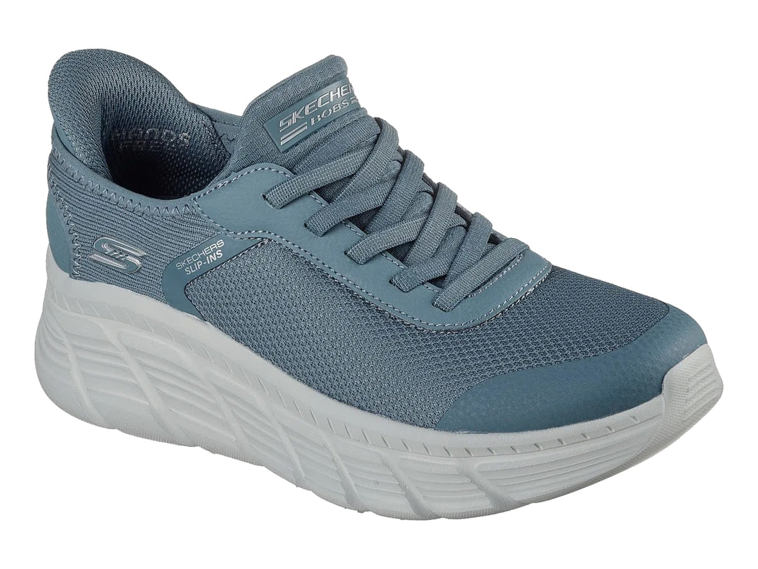 Tenis deportivos Skechers color verde claro con suela blanca y tejido de malla.
