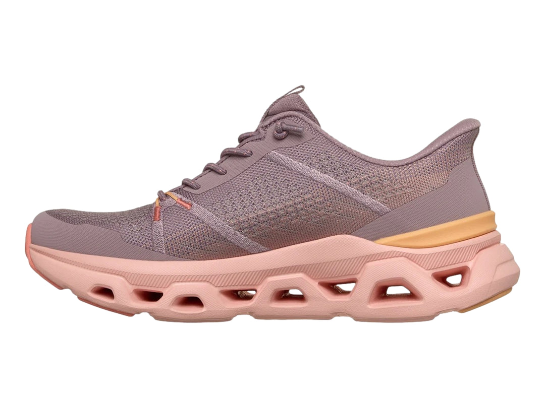 Tenis deportivos Skechers para mujer en color morado con suela gruesa color rosa.