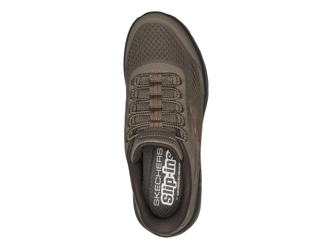 Tenis deportivos Skechers color gris con suela Glide-Step y malla transpirable.