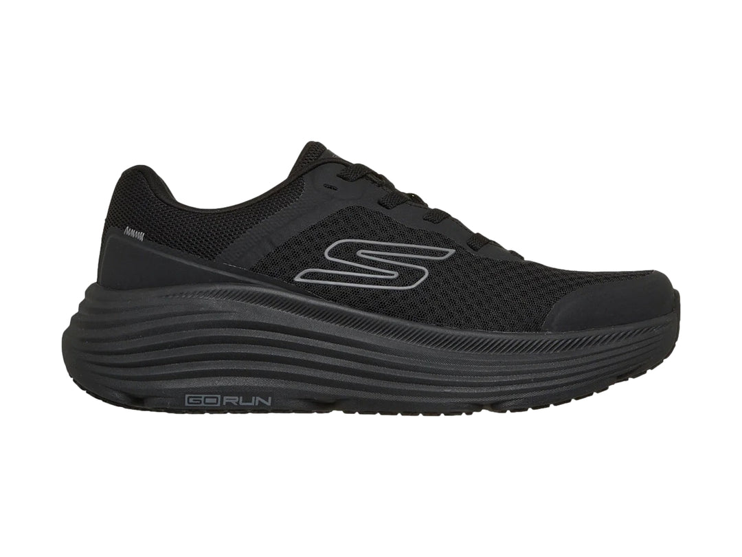 Tenis deportivos Skechers Max Cushioning Endeavour en color negro total con suela robusta y tejido transpirable.