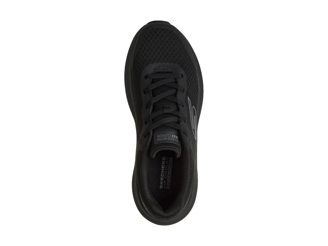 Tenis deportivos Skechers Max Cushioning Endeavour en color negro total con suela robusta y tejido transpirable.