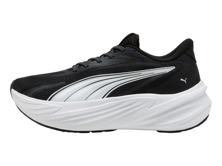 Tenis PUMA Maxima Pro color negro con suela blanca gruesa y diseño moderno.