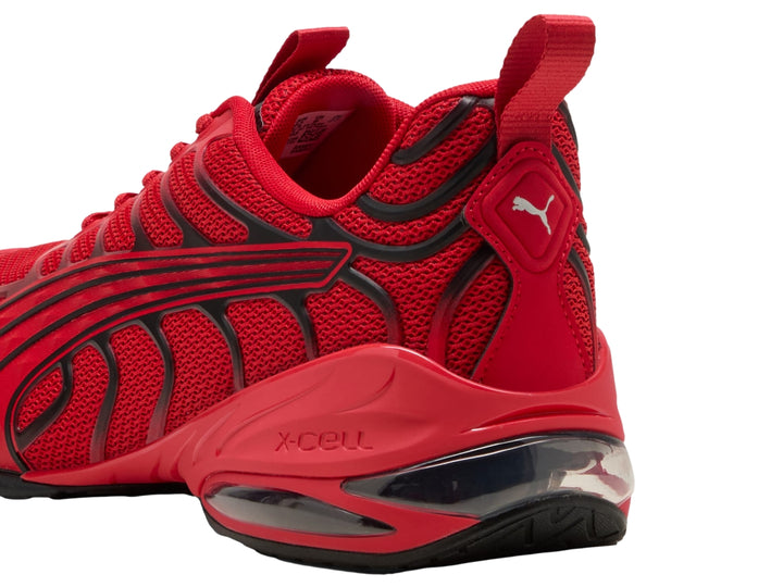 Tenis deportivos PUMA en color rojo con detalles negros y suela amortiguada.