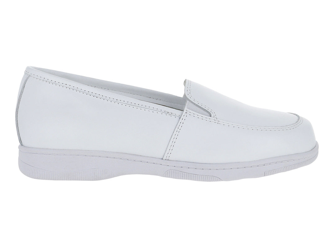 Zapato plano de color blanco, estilo slip-on, marca Dianais.
