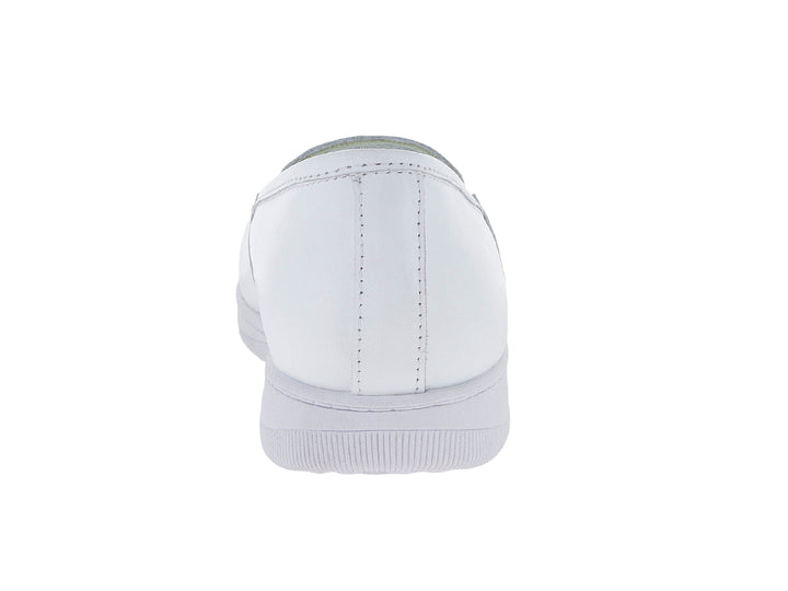 Zapato plano de color blanco, estilo slip-on, marca Dianais.