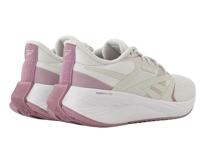 Tenis deportivos Reebok Energen Tech Plus 2 en color blanco con detalles en rosa y suela blanca.