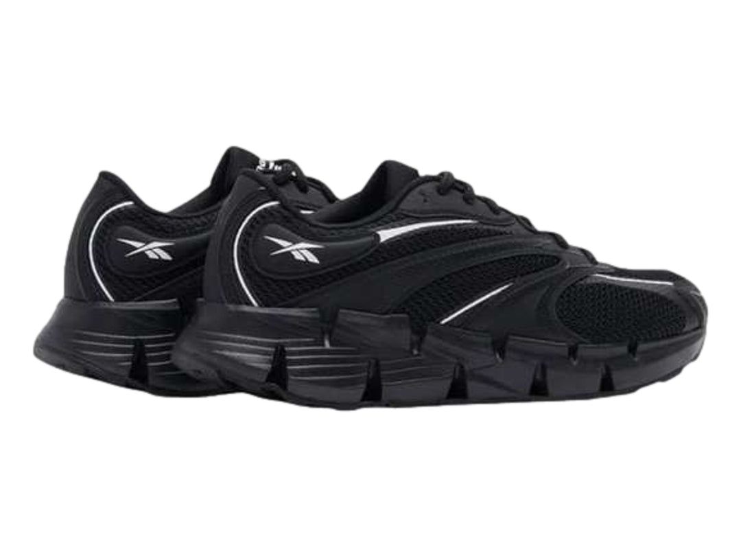 Tenis deportivos Reebok Zig Hypnotica color negro con suela esculpida y detalles en blanco.