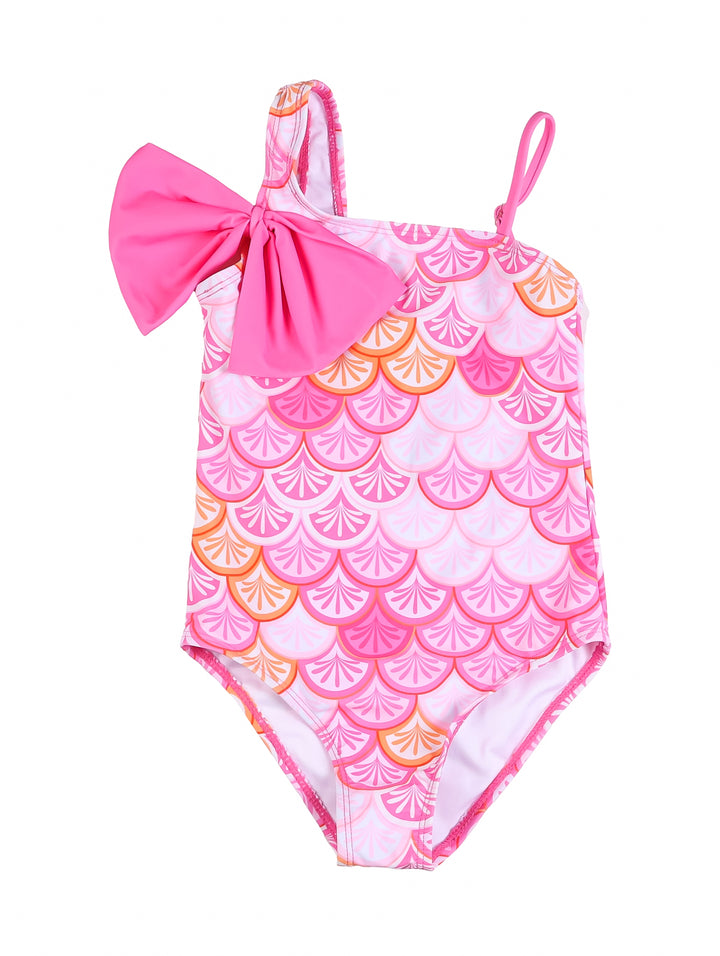 Traje de baño enterizo rosa para niña con estampado de escamas y un moño grande en el hombro.