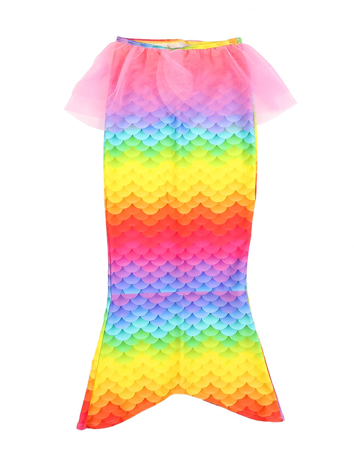 Traje de baño de dos piezas para niña con diseño de conchas en colores arcoíris.