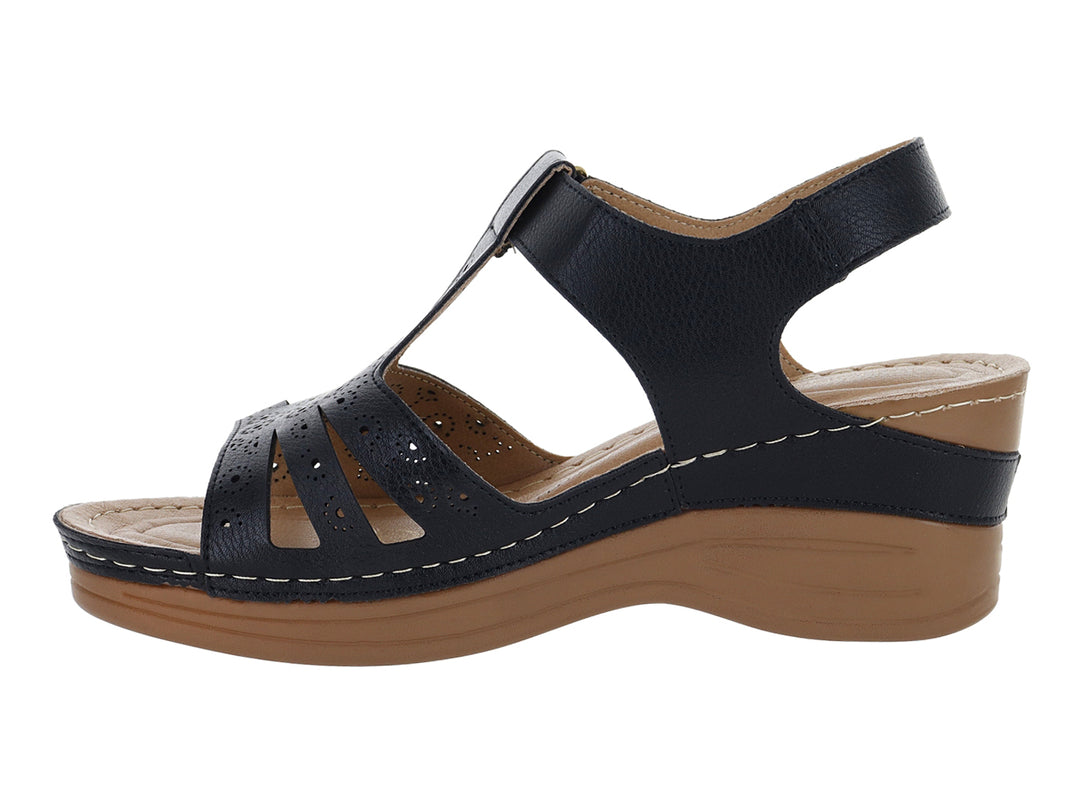 Sandalia negra para mujer con suela de cuña color café y correa ajustable en el tobillo.