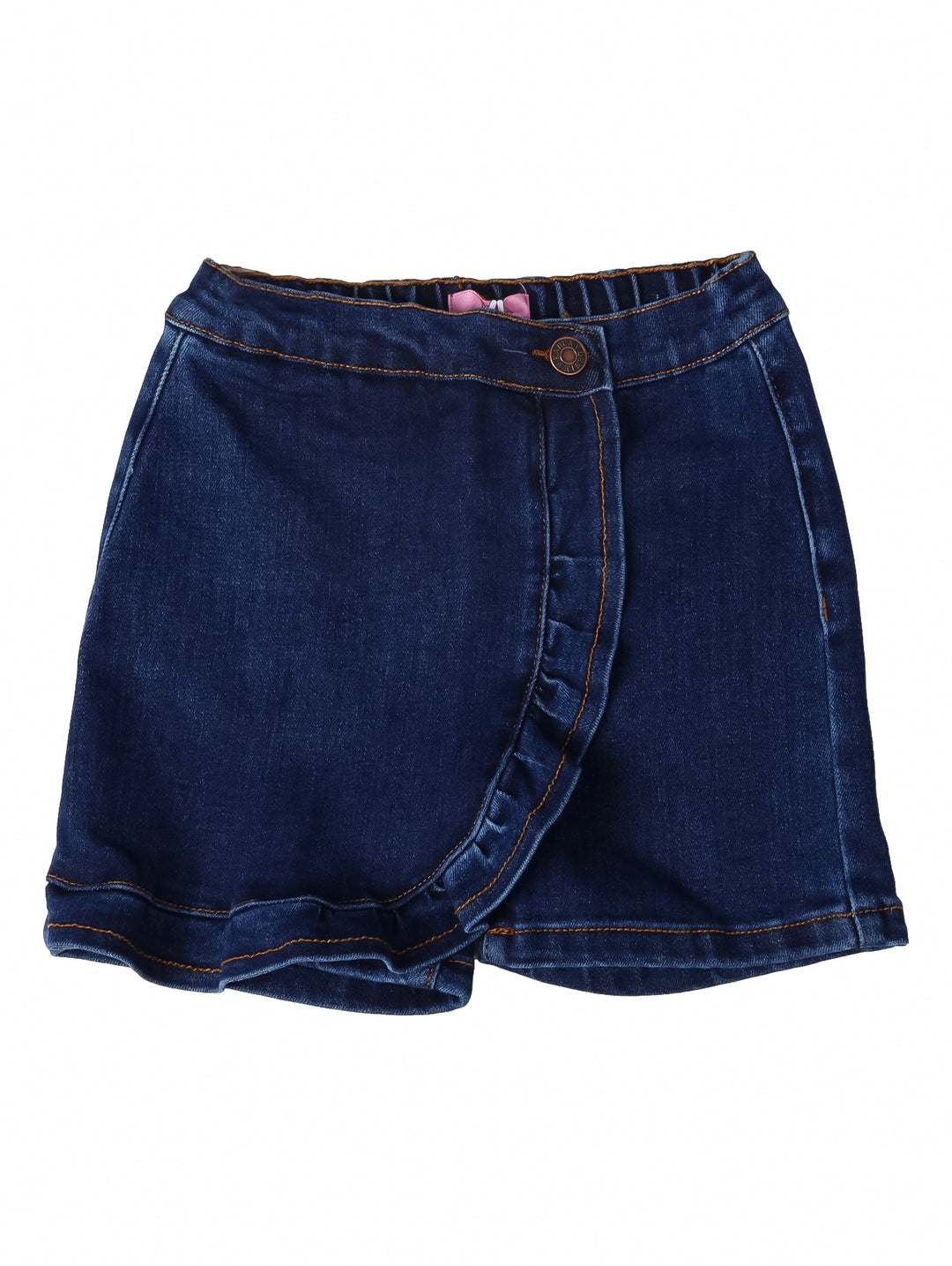 Short falda de mezclilla color azul oscuro para niña con cintura elástica y costuras naranjas.